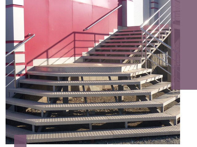 Лестницы для магазина в Прокопьевске — изготовление и монтаж