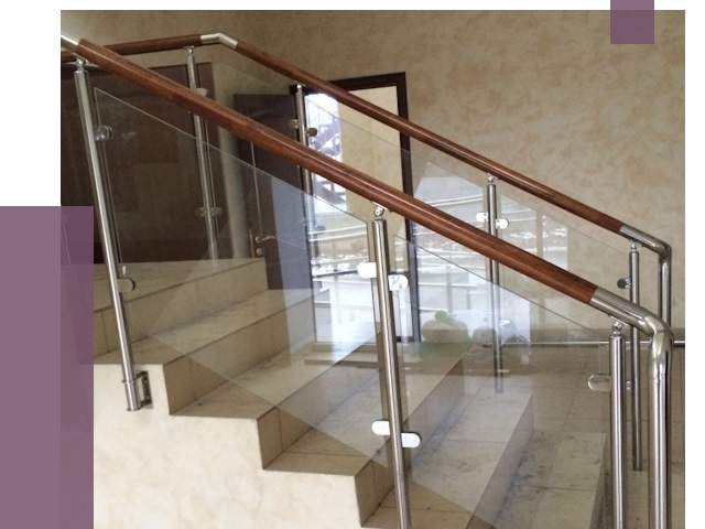 Комбинированные перила из металла и дерева в Прокопьевске